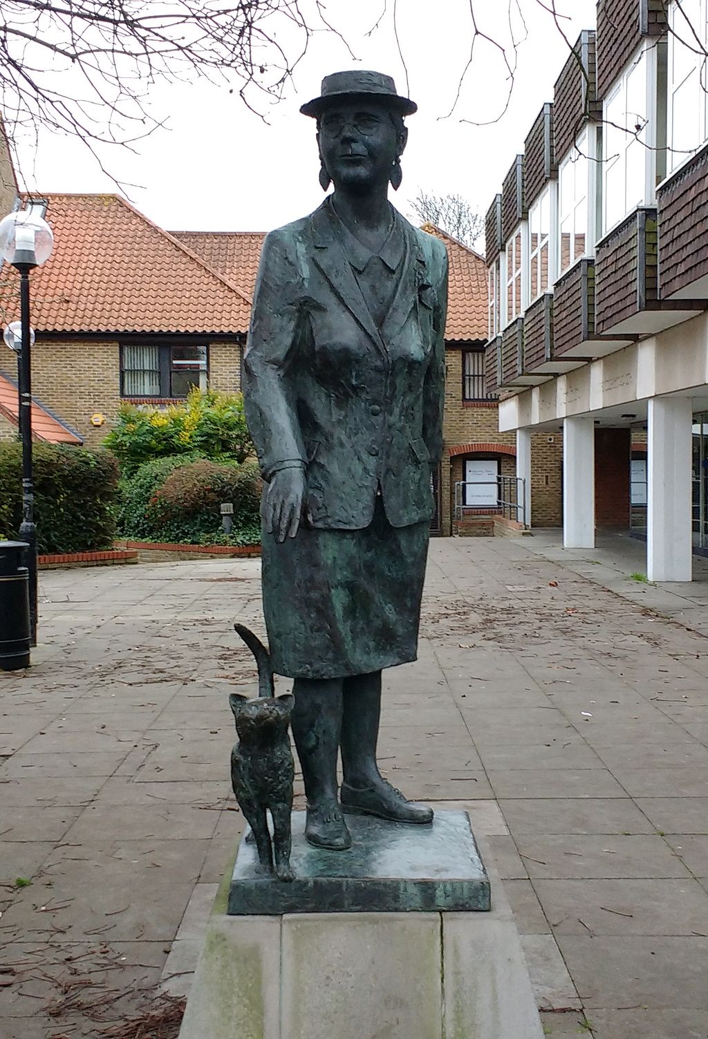 Bronze statue of Dorothy L. Sayers, by John Doubleday. Located on Newland Street, Witham, England. (Photo by GeneralJohnsonJameson (Own work) [CC0], via Wikimedia Commons)