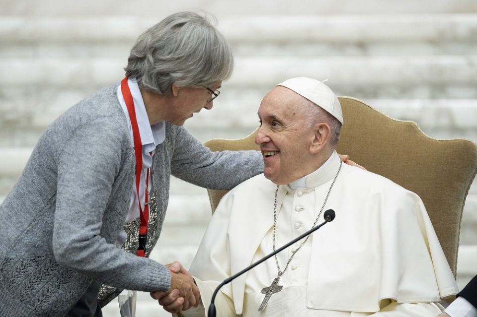 Sr. Jolanta Kafka greets Pope Francis I